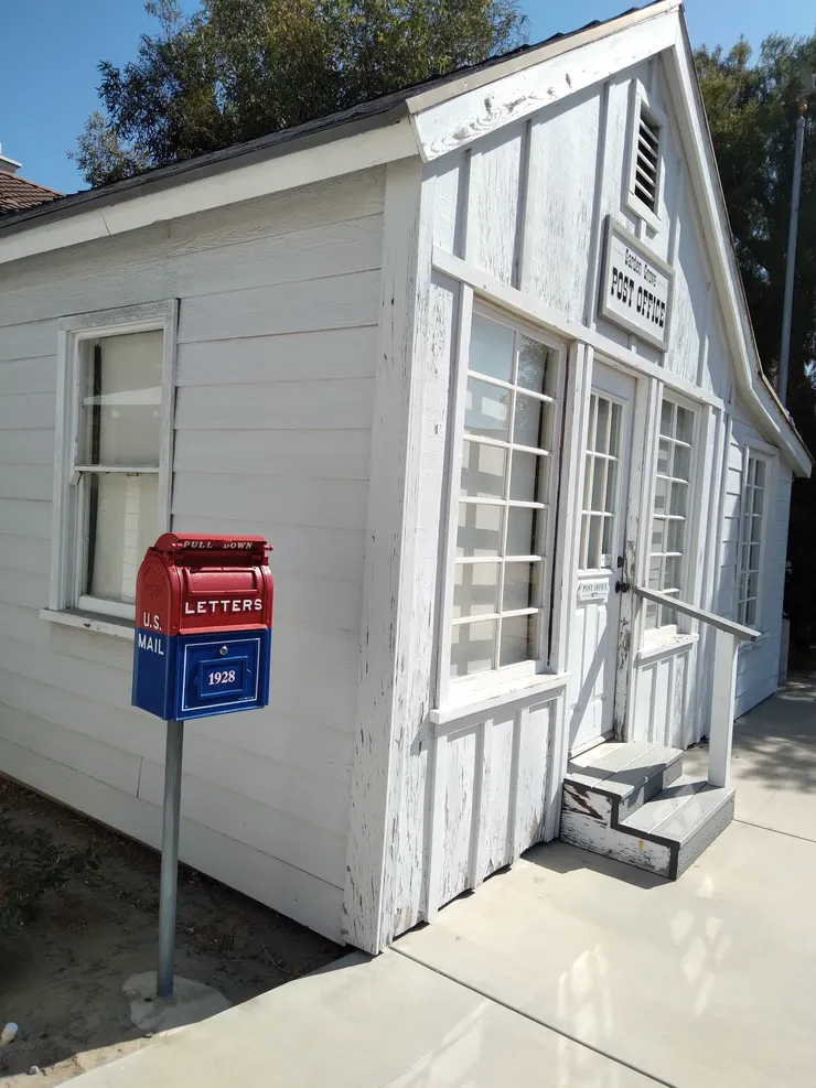 Garden Grove Post Office